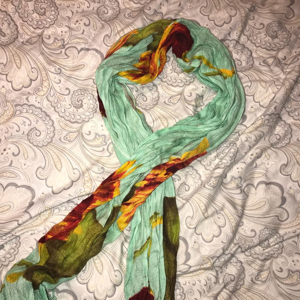 Geeen flowery scarf